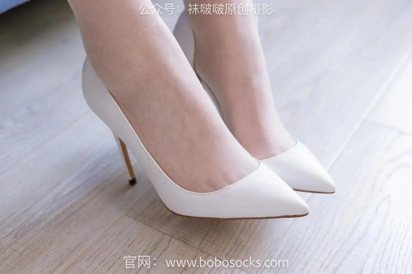 [BoBoSocks袜啵啵]NO.154 小甜豆-两双高跟鞋、珠光白丝、女仆装 [200P]插图5
